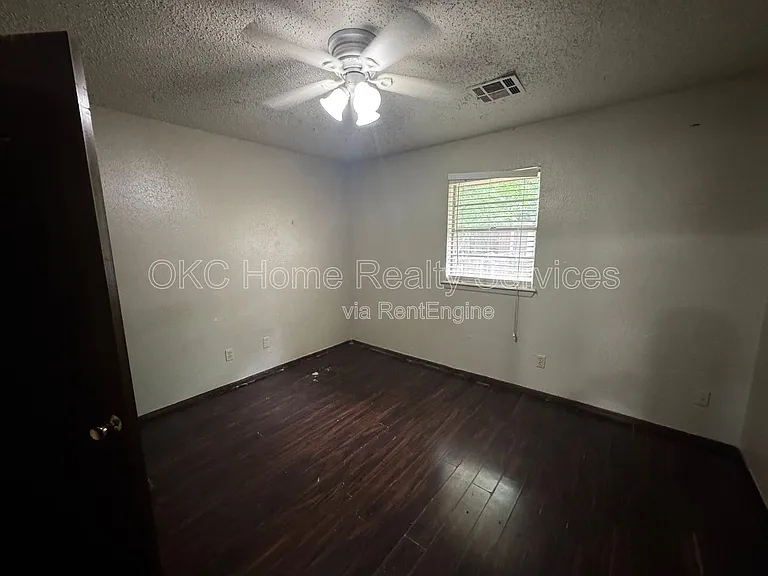 915 Delmar Cir — Photo 4