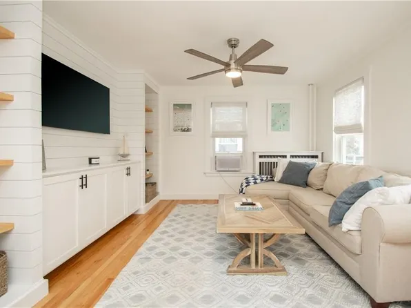 33 Slocum St, Newport, RI 02840