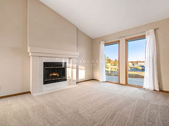 3rd image of 15141 Rock Creek Dr