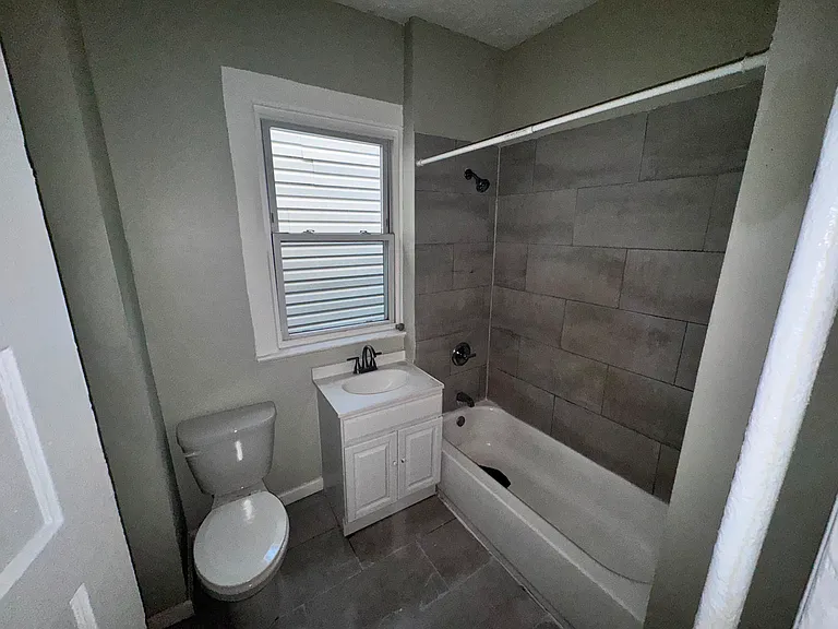 76 Eaton Pl #2F — Photo 4