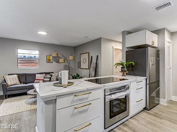 5th image of 123 Pomar St