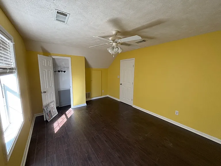 587 Mitchell St — Photo 10