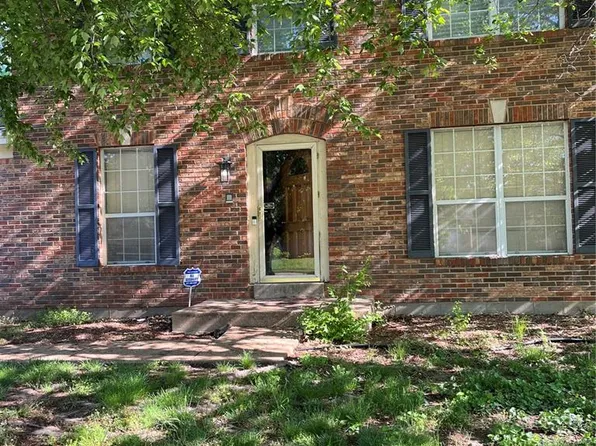 2453 Indiancup Dr, Florissant, MO 63033