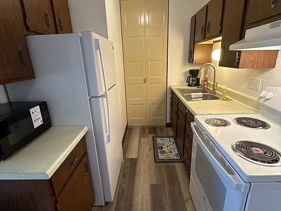 4th image of 906 11th St NE #3