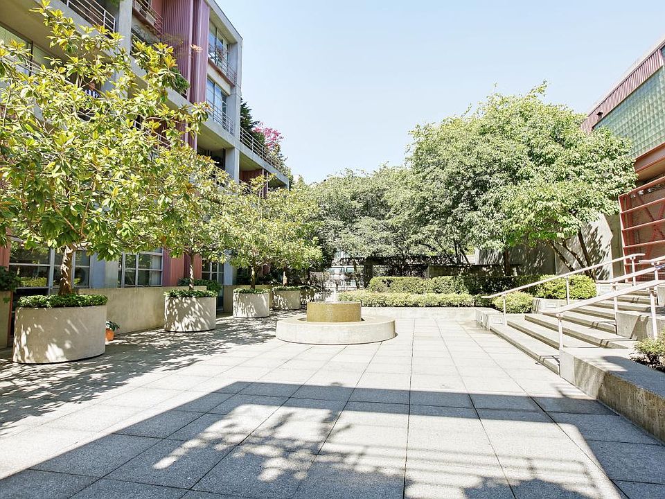 Hillclimb Court Condominiums