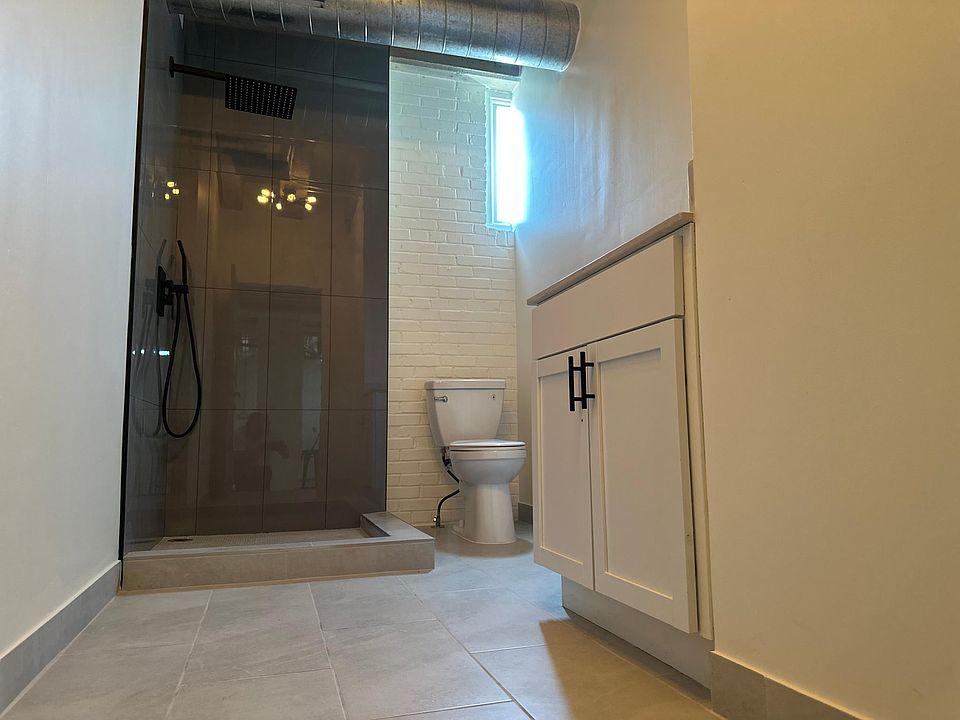 Full Bathroom #1