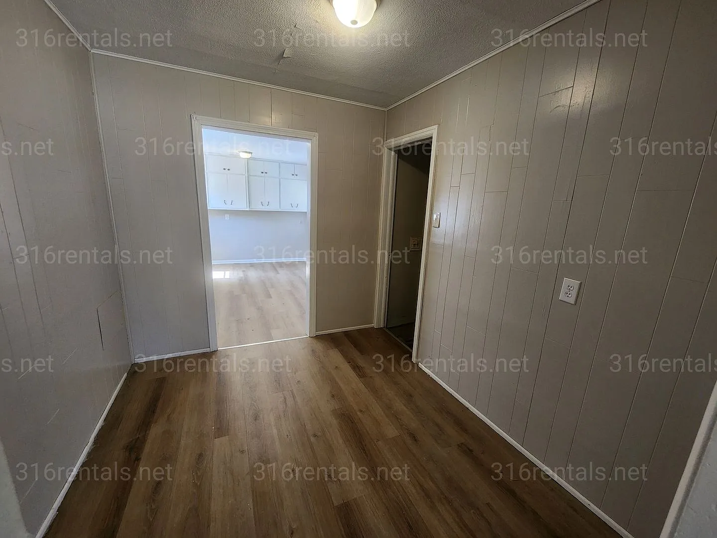 $1,195 - 3 bedroom/ 1 bathroom - Single Family Home — Photo 3