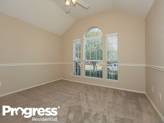 2nd image of 10821 Emerald Park Ln