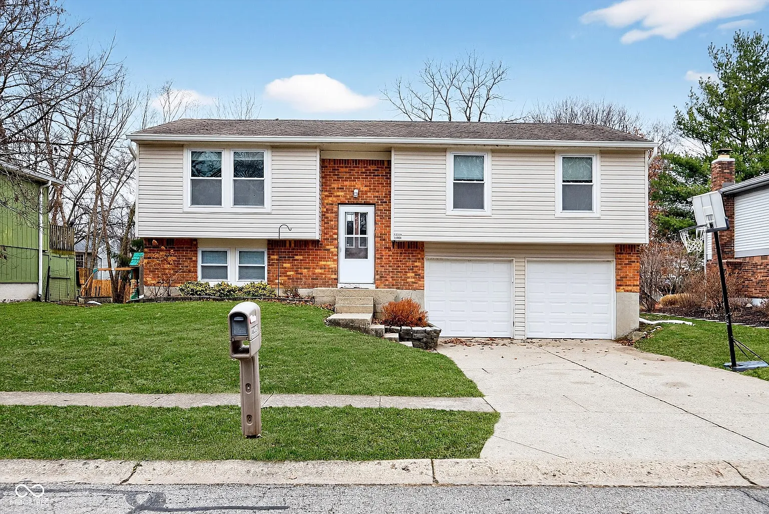 11495 Crestview Dr photo 1