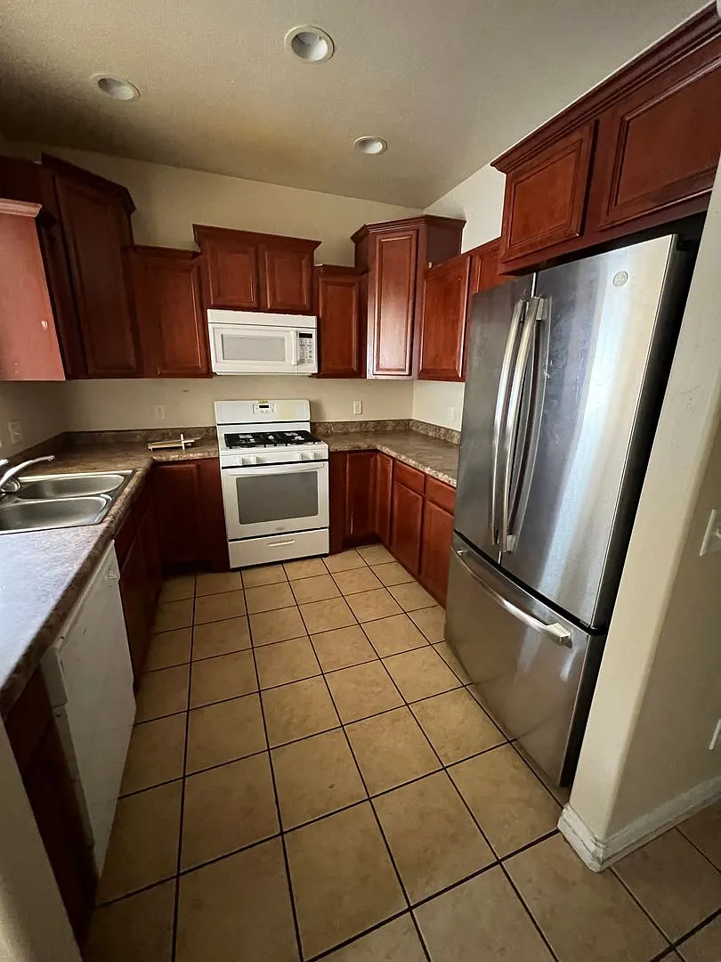 Westside Flagstaff 3 Bed/2.5 Bath Townhouse: $2,150.00 — Photo 3