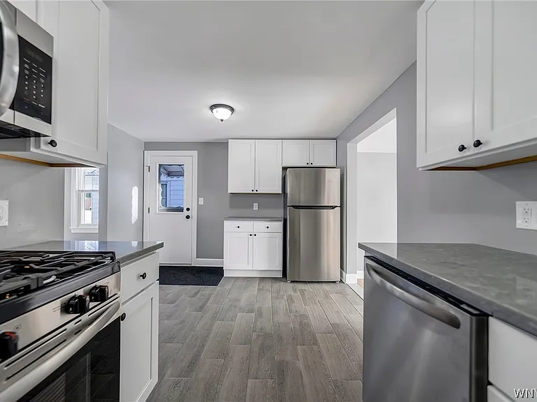 206 Wrexham Ct N — Photo 11