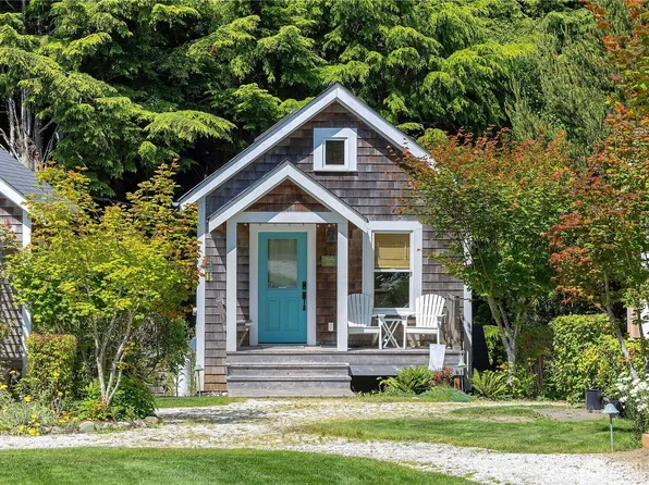 17 Beach Cabin Lane, Pacific Beach, WA 98571