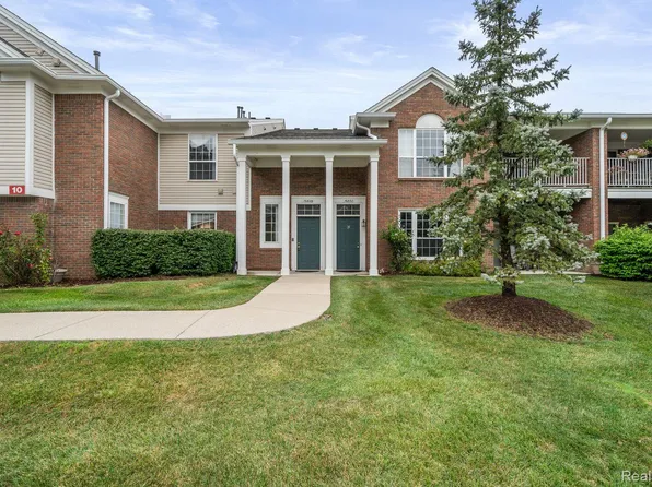 16828 Dover Dr, Northville, MI 48168