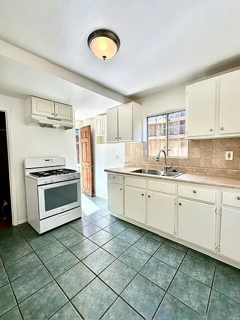 2 bed, 1.0 bath, $3,295 — Photo 4