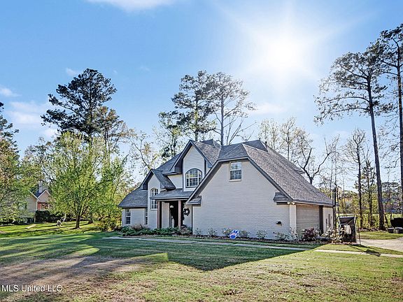 2nd image of 521 Pawnee Way