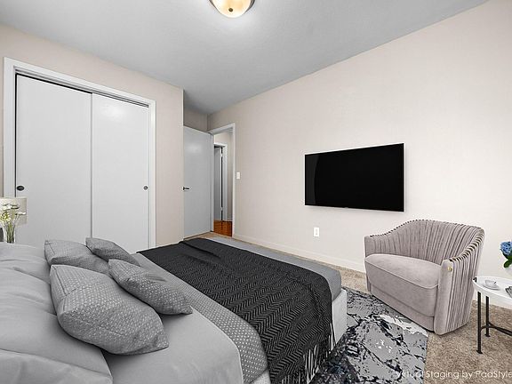 5th image of 2219 Marshall St NE APT 3
