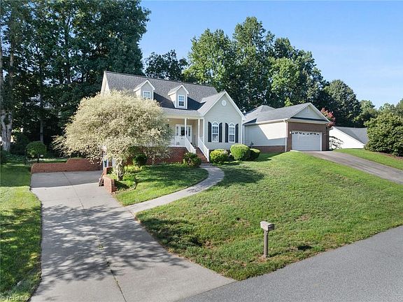 2nd image of 220 Coghill Dr