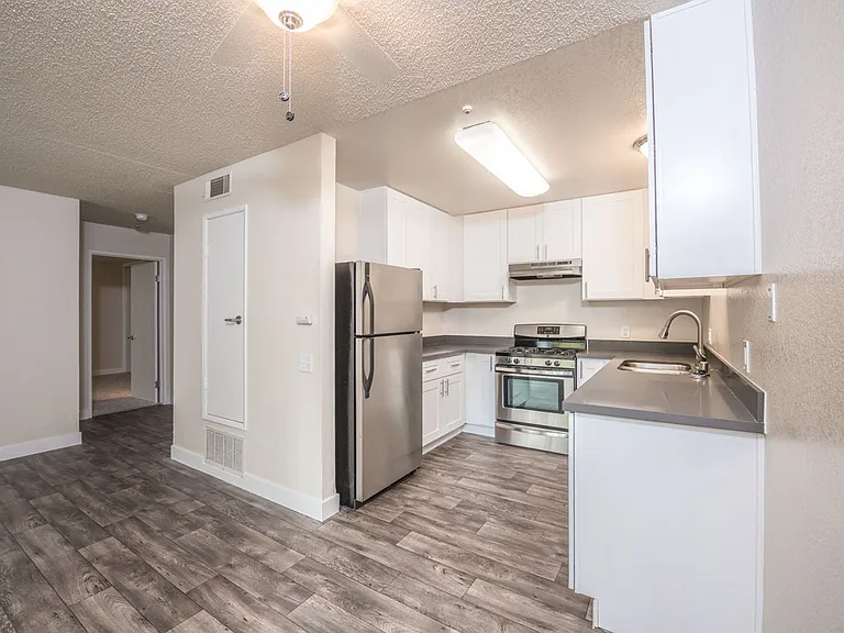 Crossbrook Apartments — Photo 18