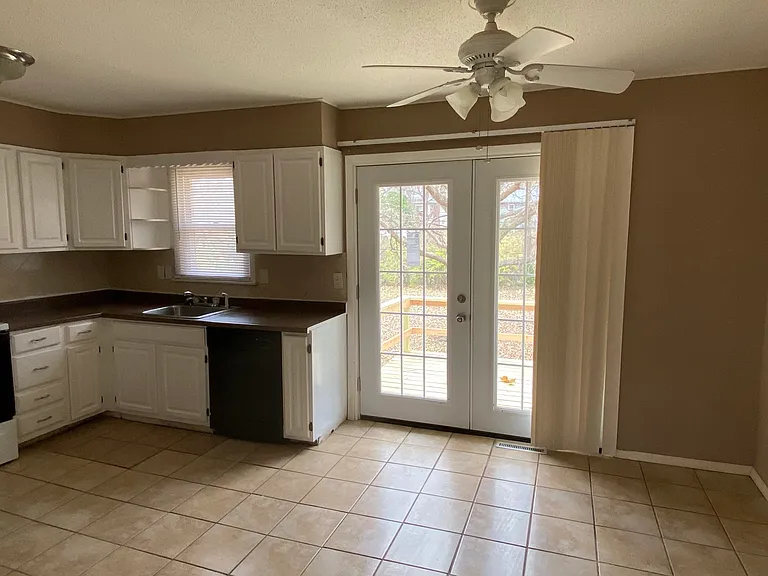 10401 Richmond Ave — Photo 19