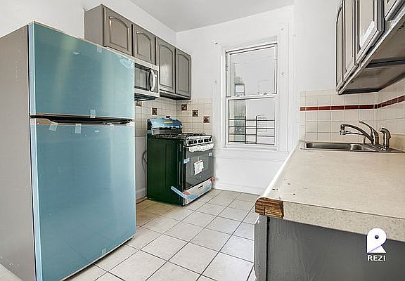 2nd image of 2409 Grand Ave APT 7