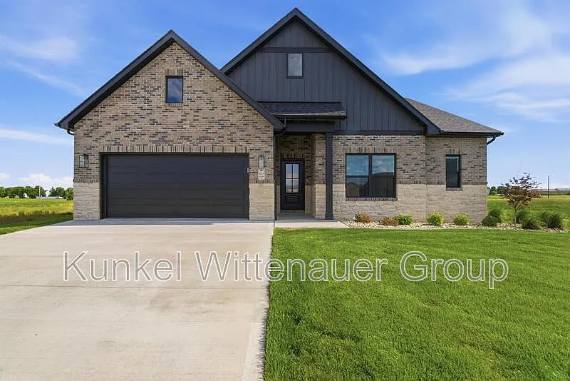 3 bed, 3.0 bath, 2682 sqft, $3,000 — Photo 1