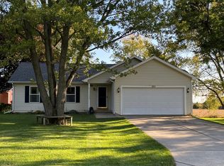 350 E Grove St, Capron, IL 61012