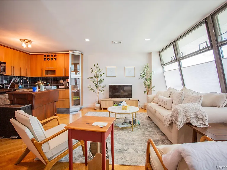 521 W Broadway #B — Photo 9
