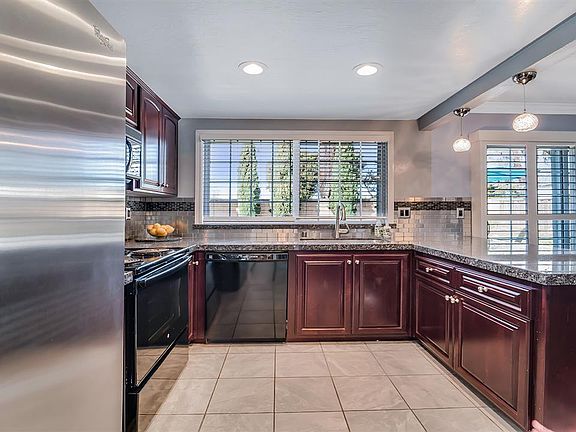4th image of 6353 Benecia Ave