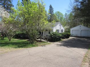 864 W Woods Rd, Hamden, CT 06518