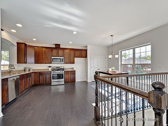 5th image of 487 Kenilworth Ave