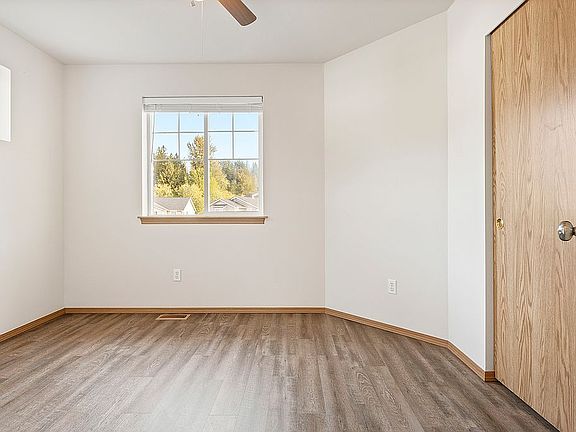 5th image of 10915 185th Ave E