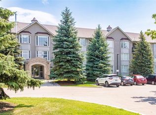 990 Golf Links Rd #208, Hamilton, ON L9K1J8