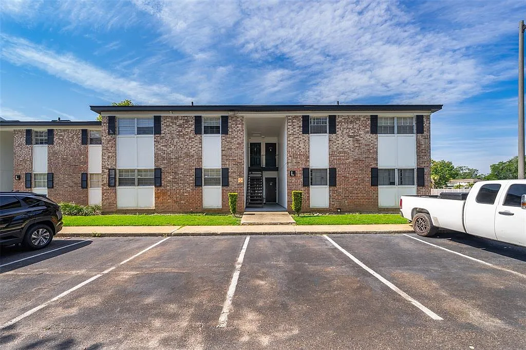2 bed, 2.0 bath, 1040 sqft, $1,450 — Photo 2