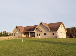 E7577 Island Rd, Clintonville, WI 54929