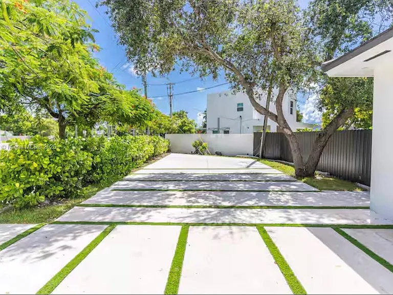 9958 SW 216th St — Photo 13
