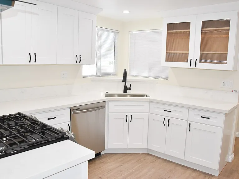 2318 E Coolidge Ave — Photo 52