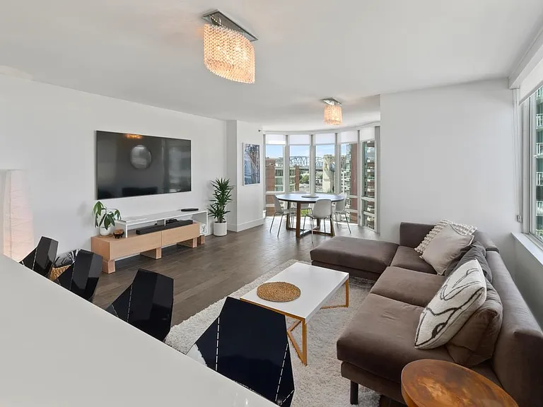1501 Howe St #1104 — Photo 9