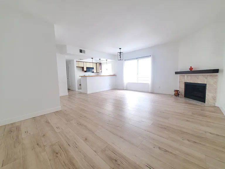 1546 Amherst Ave #302 — Photo 6