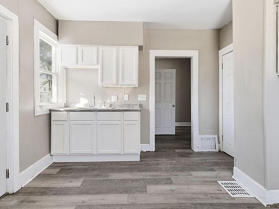 2nd image of 2013 De Koven AVENUE