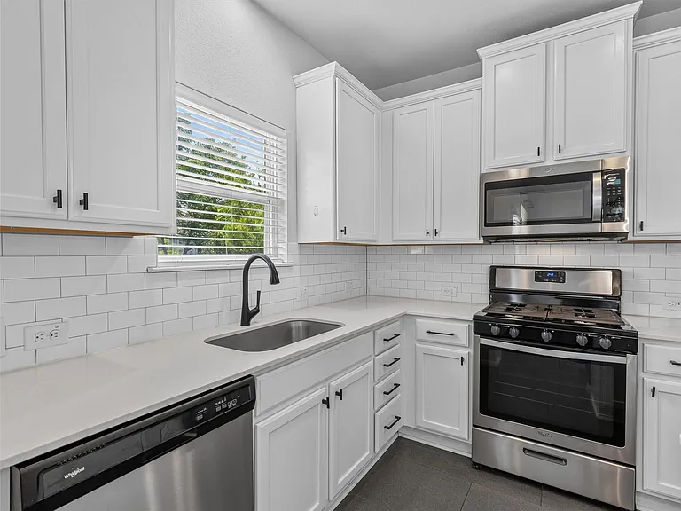 6321 Andes Peak Trl — Photo 11