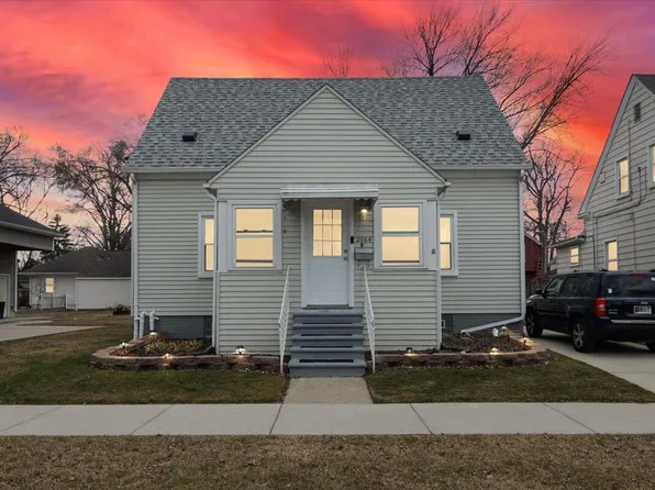 2064 4th St, Wyandotte, MI 48192