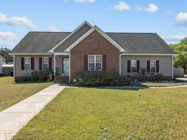 5323 Ahoskie Dr, Hope Mills, NC 28348
