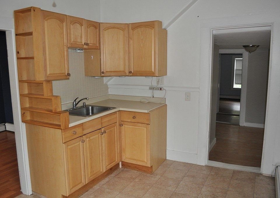 Kitchen sink area