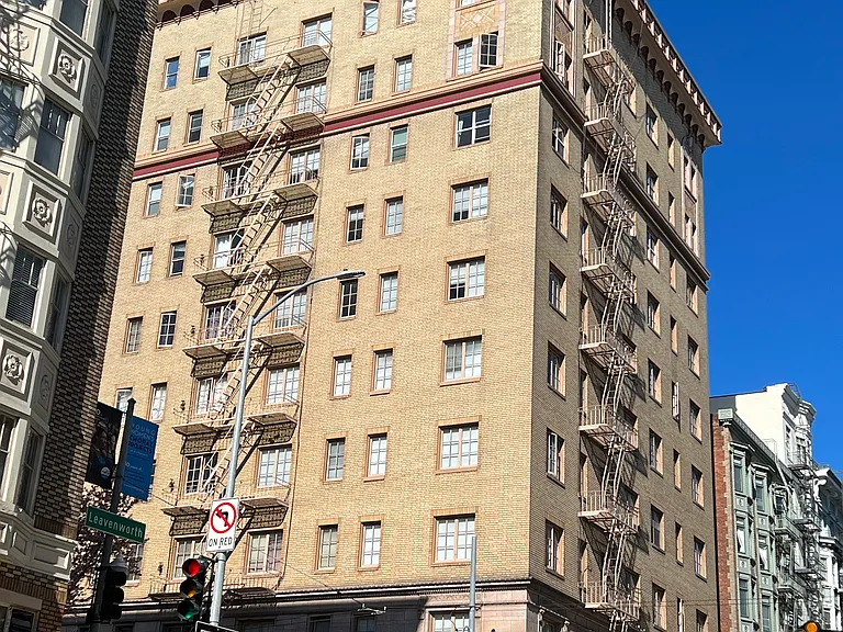 Regina Towers — Photo 1