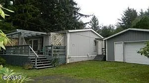 375 NE Alder St photo 1