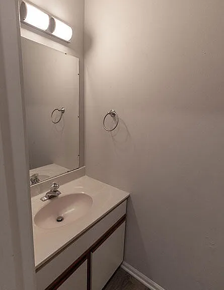1913 Greenleaves Ct — Photo 15