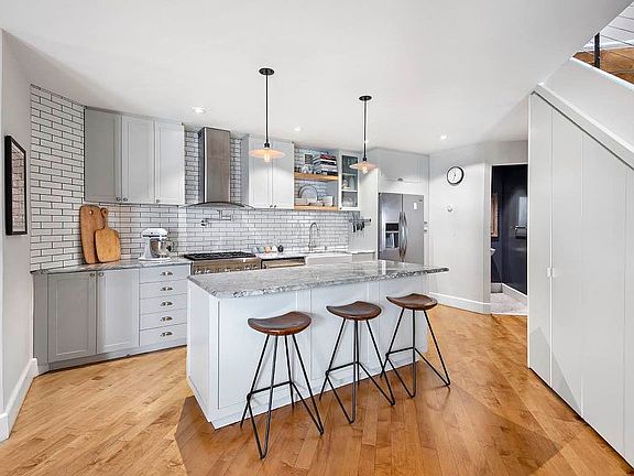 3rd image of 242 E 7th St APT 4