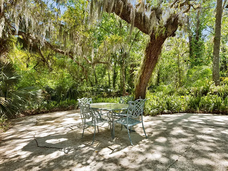 245 Country Circle Dr E — Photo 39