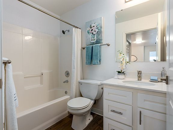 5th image of 7980 200th St NE #1