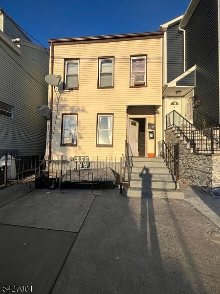 1st image of 155 Beech St